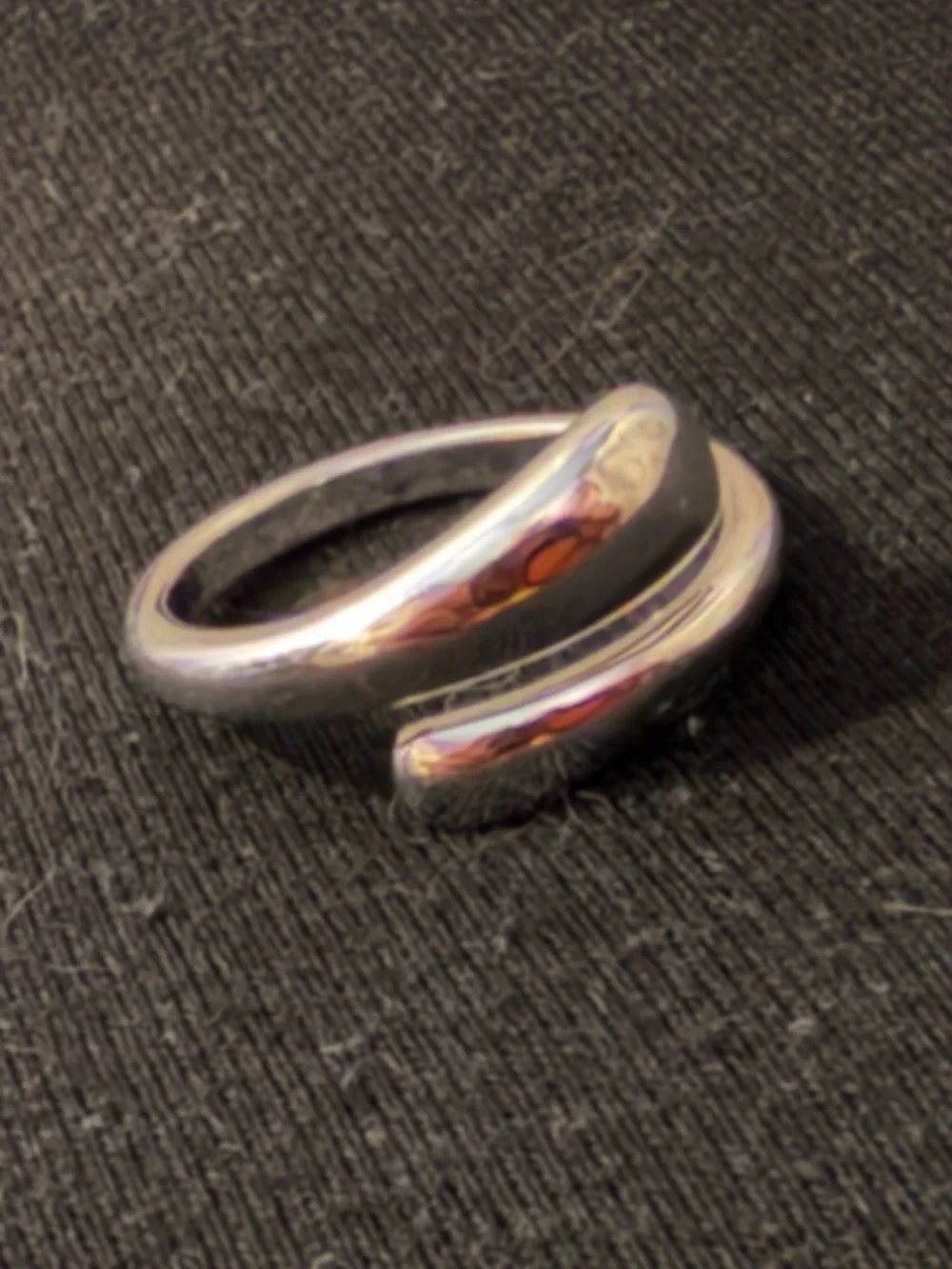 Sleek Minimalist Twisted Open Statement Ring - Modern Design